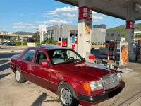 Gebraucht Mercedes E260 160 PS (117 kW) 1990 Rot Limousine