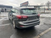 Gebraucht Ford Focus Titanium 125 PS (91 kW) 2023 Grau Limousine