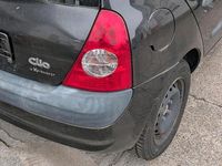 Brugt Renault Clio II 58 HK (42 kW) 2003 Sort Hatchback