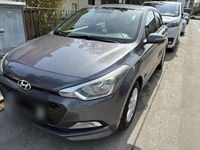 Gebraucht Hyundai i20 Classic 84 PS (61 kW) 2015 Grau Kleinwagen