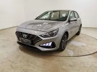 Gebraucht Hyundai i30 Trend 120 PS (88 kW) 2024 Shimmering silver / met Limousine