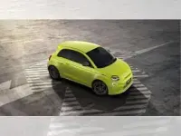 Neu Abarth 500e 114 kW (155 PS) 2026 Grün (acid green) Kleinwagen