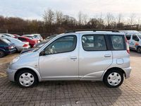 Gebraucht Toyota Yaris 84 PS (61 kW) 2004 Silber Kombi