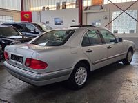 Gebraucht Mercedes E240 Elegance 170 PS (125 kW) 1998 Schwarz Limousine