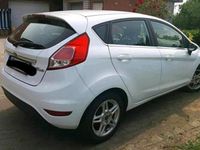 Gebraucht Ford Fiesta 80 PS (58 kW) 2014 Weiß Kleinwagen