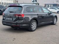 Gebraucht VW Passat 122 PS (89 kW) 2022 Grau Kombi