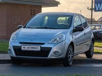 Gebraucht Renault Clio III Expression 75 PS (55 kW) 2009 Silber Kleinwagen