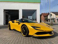 Gebraucht Ferrari SF90 1001 PS (736 kW) 2023 Gelb Cabrio