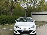 Gebraucht Opel Astra Edition 136 PS (100 kW) 2014 Weiß Limousine