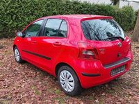 Gebraucht Toyota Yaris 69 PS (50 kW) 2007 Rot Limousine