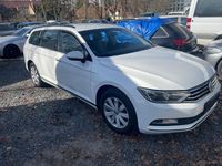 Gebraucht VW Passat 150 PS (110 kW) 2018 Weiß Kombi
