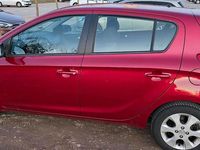 Gebraucht Hyundai i20 78 PS (57 kW) 2011 Rot Kleinwagen