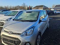 Gebraucht Hyundai i10 Intro Edition 87 PS (63 kW) 2014 Silber Kleinwagen