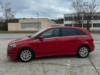 Gebraucht Mercedes B180 Style 109 PS (80 kW) 2018 Rot Kleinwagen