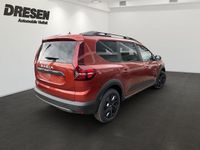 Neu Dacia Jogger Expression 141 PS (103 kW) 2025 Terrakottabraun Van / Kleinbus