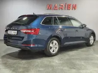 Gebraucht Skoda Superb 150 PS (110 kW) 2022 Modra lava/lava blau Kombi