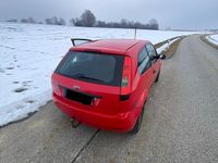 Gebraucht Ford Fiesta 70 PS (51 kW) 2005 Rot Kleinwagen