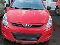 Gebraucht Hyundai i20 77 PS (56 kW) 2012 Rot Kleinwagen