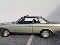 Gebraucht Mercedes 230 136 PS (100 kW) 1982 Grün Coupé