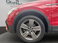 Gebraucht VW Tiguan Allspace Elegance 200 PS (147 kW) 2024 Kings red metallic SUV