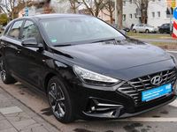 Gebraucht Hyundai i30 Trend 160 PS (117 kW) 2023 Schwarz Limousine