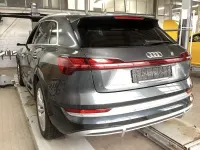 Gebraucht Audi e-tron Ambiente 369 kW (503 PS) 2023 Daytonagrau perleffekt SUV