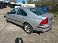 Second-hand Volvo S60 140 CP (102 kW) 2002 Argintiu Berlinǎ