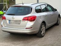 Gebraucht Opel Astra 101 PS (74 kW) 2011 Silber Kombi