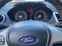 Gebraucht Ford Fiesta Trend 60 PS (44 kW) 2012 Weiß Kleinwagen