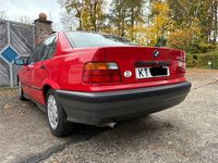 Gebraucht BMW 318 113 PS (83 kW) 1993 Rot Limousine