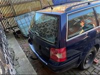 Usata VW Passat 131 CV (96 kW) 2003 Blu Station wagon