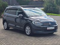 Gebraucht VW Touran 122 PS (89 kW) 2022 Grau Van / Kleinbus