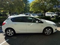 Usata Opel Astra 140 CV (102 kW) 2014 Bianco Berlina