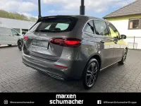Gebraucht Mercedes B250 163 PS (119 kW) 2023 lack mountaingrau Kleinwagen