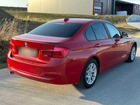 Gebraucht BMW 318 136 PS (100 kW) 2018 Rot Limousine
