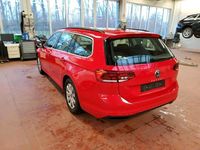 Gebraucht VW Passat Business 122 PS (89 kW) 2023 Tornadorot Kombi