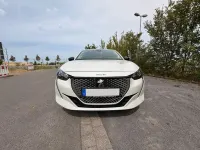 Gebraucht Peugeot e-208 Allure 100 kW (136 PS) 2022 Weiß Kleinwagen