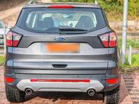 Gebraucht Ford Kuga 150 PS (110 kW) 2017 Grün SUV