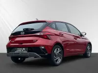 Neu Hyundai i20 Trend 101 PS (74 kW) 2025 Rot Limousine
