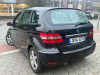 Gebraucht Mercedes B200 136 PS (100 kW) 2010 Schwarz Van / Kleinbus