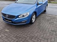Gebraucht Volvo V60 Kinetic 150 PS (110 kW) 2015 Blau Kombi