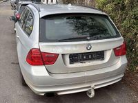 Gebraucht BMW 318 143 PS (105 kW) 2011 Grau Kombi
