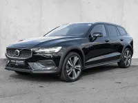 Gebraucht Volvo V60 CC Plus 197 PS (144 kW) 2024 Onyx black / metallic Kombi