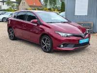 Gebraucht Toyota Auris Hybrid 136 PS (100 kW) 2018 Rot Limousine