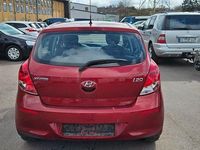 Gebraucht Hyundai i20 Style 101 PS (74 kW) 2013 Rot Kleinwagen