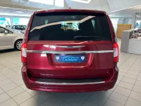 Gebraucht Chrysler Voyager 287 PS (211 kW) 2015 Rot Van / Kleinbus