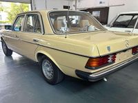 Gebraucht Mercedes E230 136 PS (100 kW) 1984 Gelb Limousine