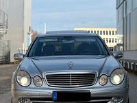 Gebraucht Mercedes E320 Avantgarde 224 PS (164 kW) 2005 Silber Limousine