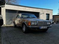 Gebraucht Mercedes 280 186 PS (136 kW) 1984 Gold Coupé