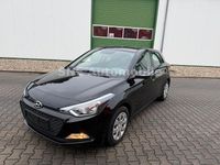 Gebraucht Hyundai i20 GO! 75 PS (55 kW) 2017 Schwarz Limousine